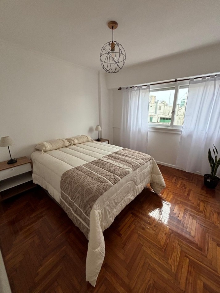 2 ambientes con dependencia y vista lateral al mar.