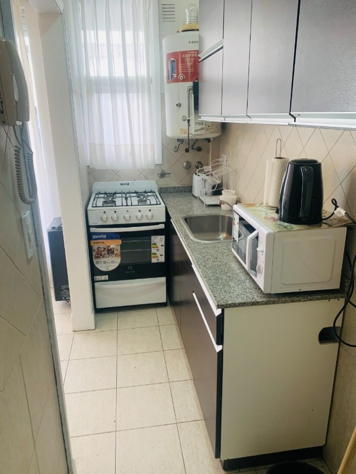 Alquiler por dia un ambiente a la calle para 3 personas. 