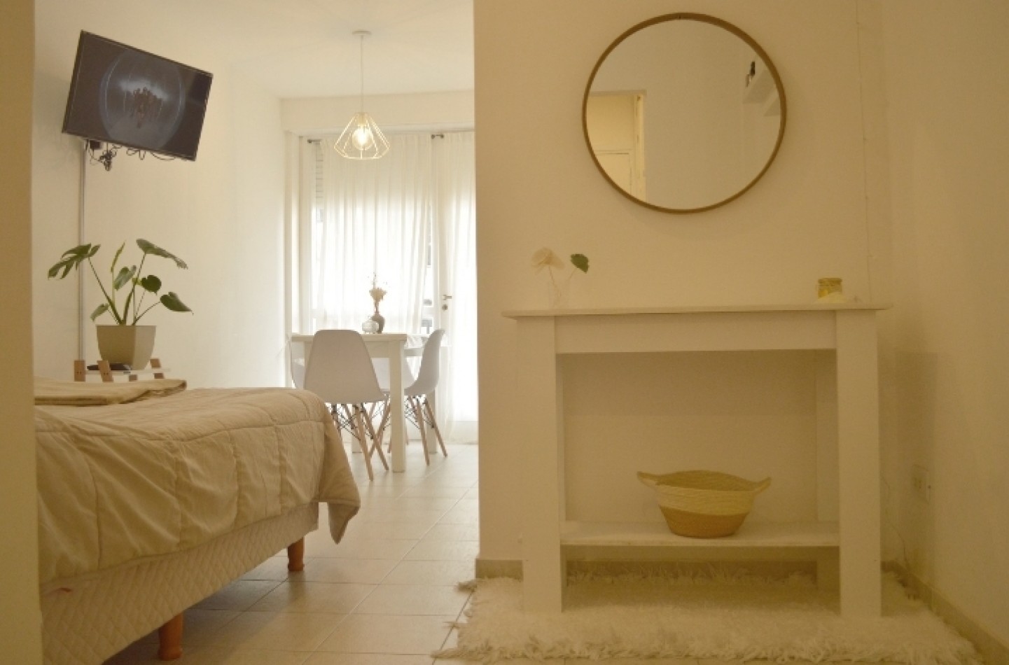 Alquiler por dia un ambiente a la calle para 3 personas. 