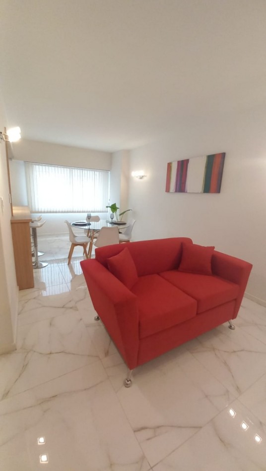 Departamento 2 ambientes reciclado a la calle en pleno centro 