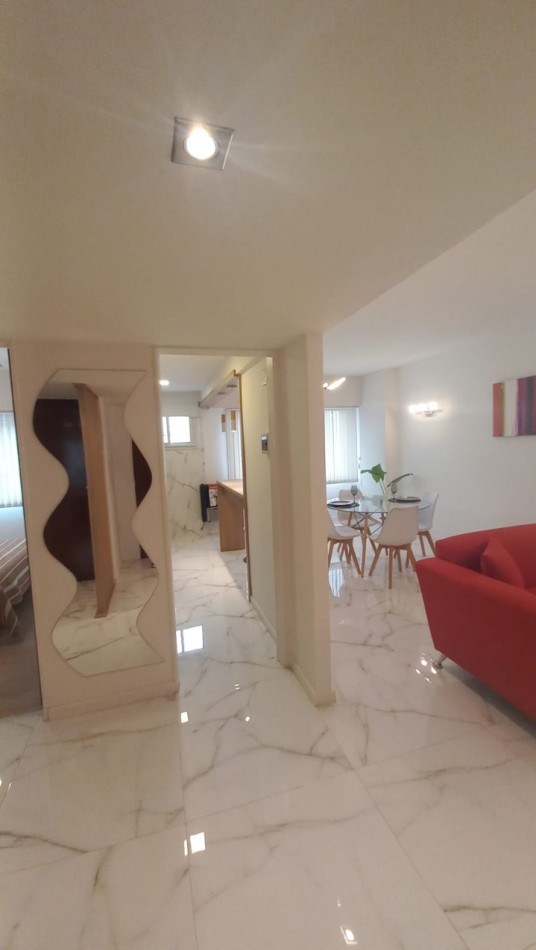 Departamento 2 ambientes reciclado a la calle en pleno centro 