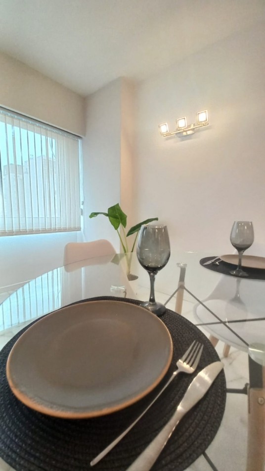 Departamento 2 ambientes reciclado a la calle en pleno centro 