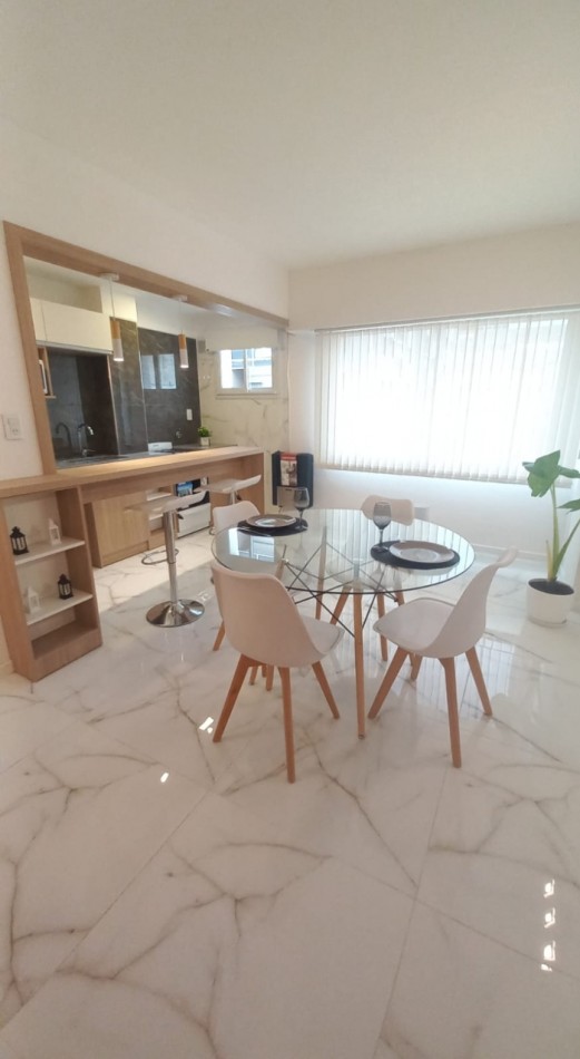 Departamento 2 ambientes reciclado a la calle en pleno centro 