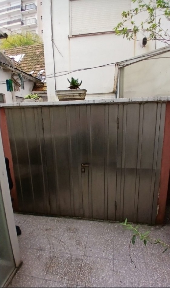 Departamento 2 ambientes con patio Zona Plaza Colon 