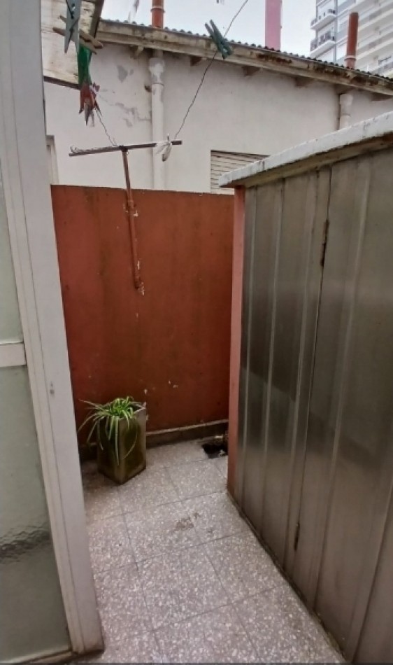Departamento 2 ambientes con patio Zona Plaza Colon 
