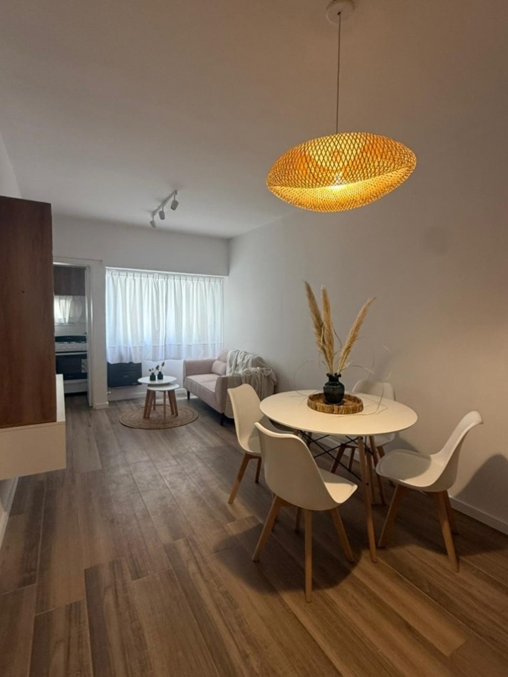 Departamento 2 ambientes reciclado en el centro 