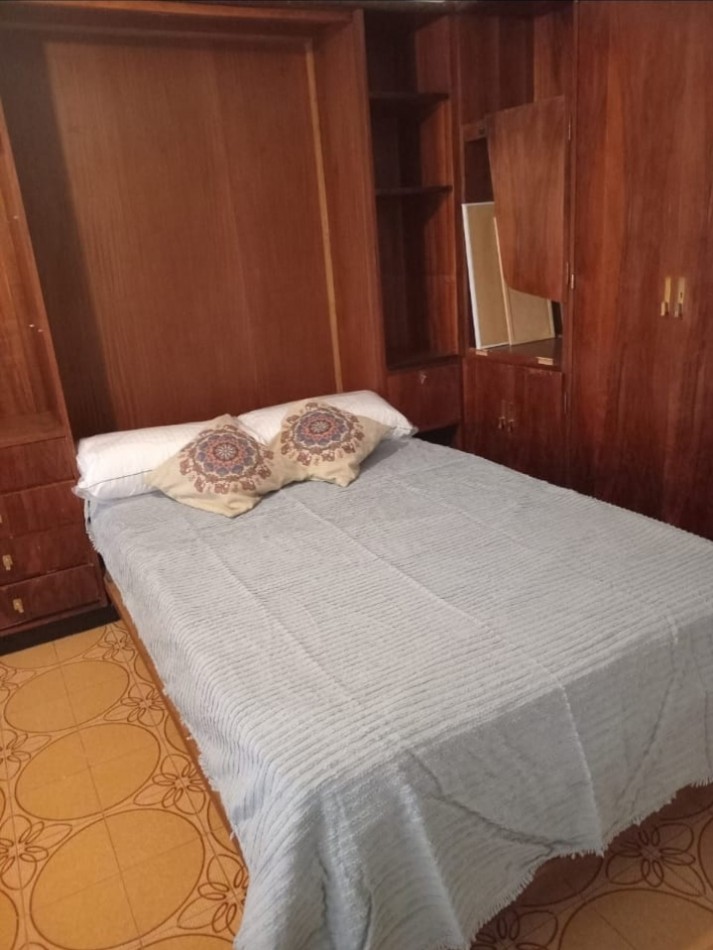 Departamento a la calle con balcon en el centro 