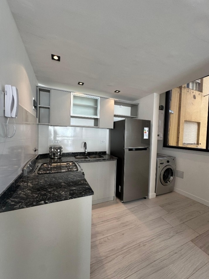 Departamento 4 ambientes con vista lateral al mar 