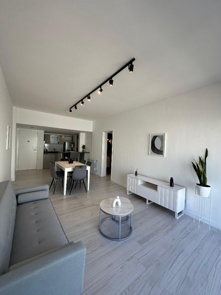 Departamento 4 ambientes con vista lateral al mar 