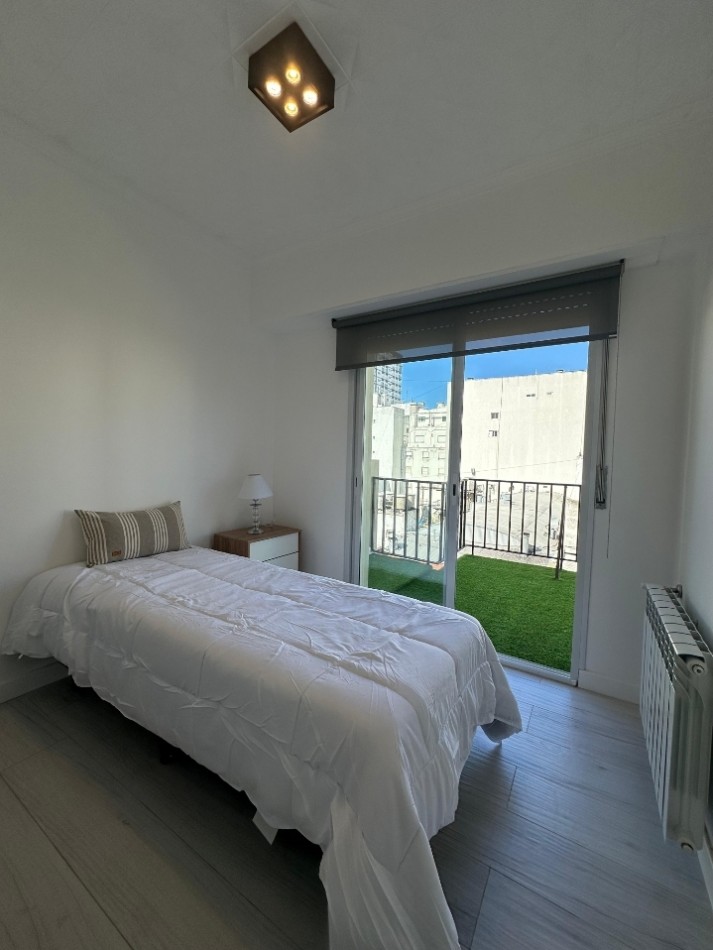 Departamento 4 ambientes con vista lateral al mar 