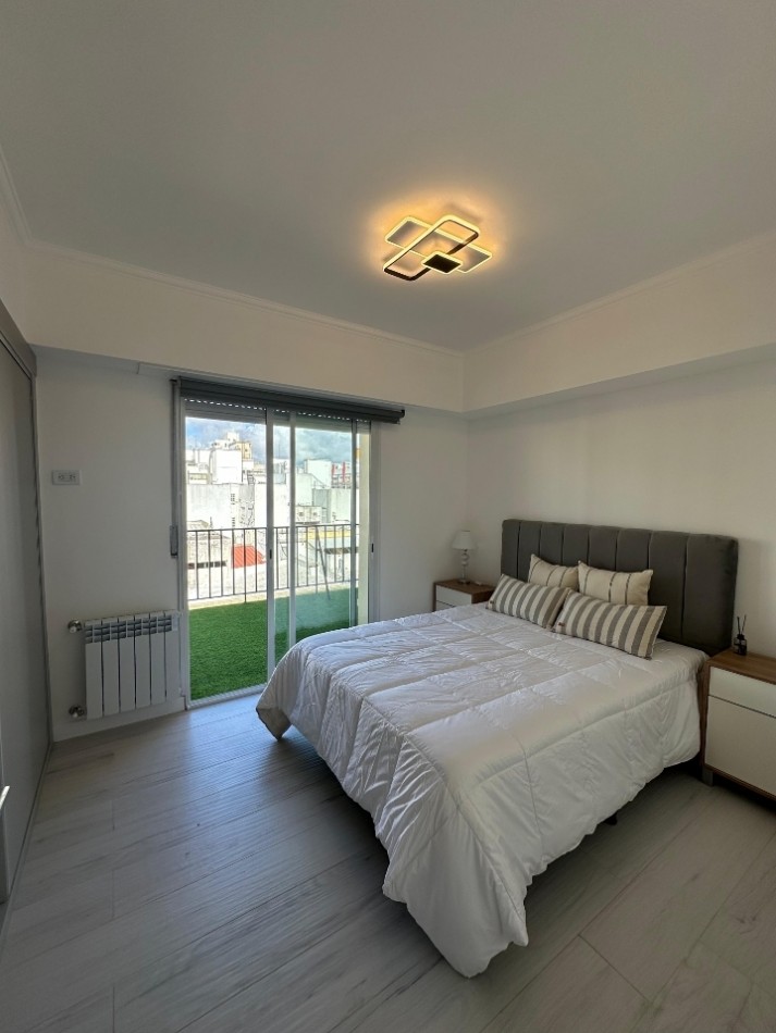 Departamento 4 ambientes con vista lateral al mar 