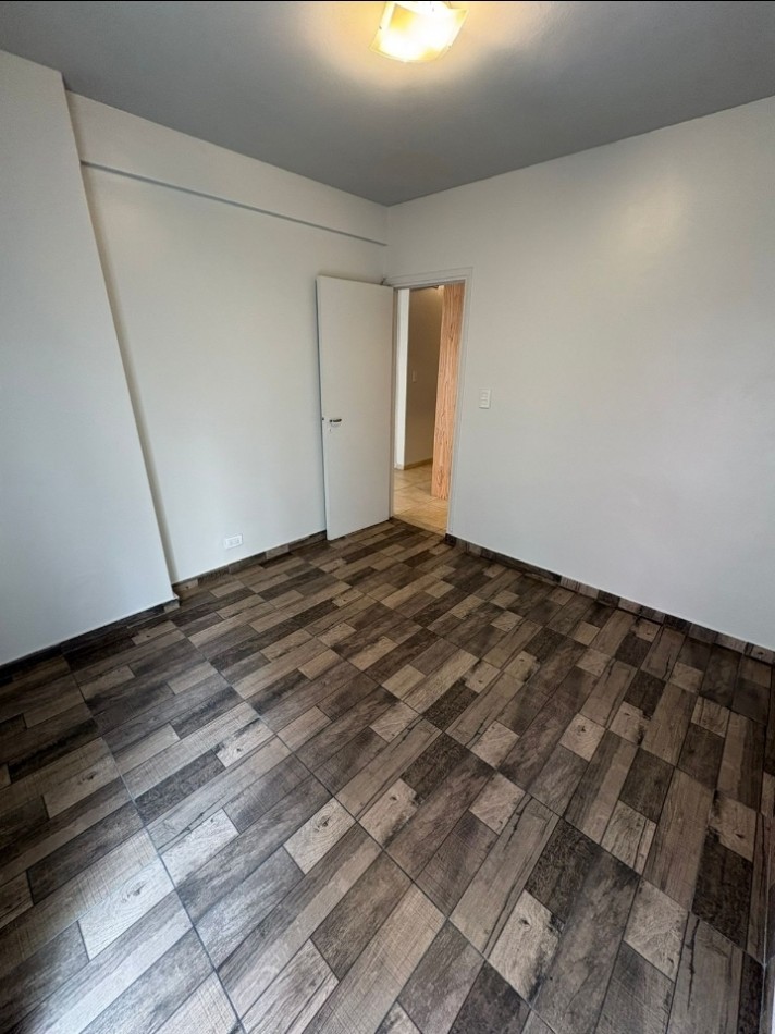 Departamento 2 ambientes totalmente reciclado con balcon a la calle 