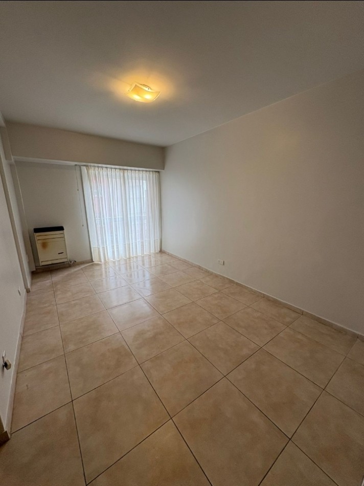 Departamento 2 ambientes totalmente reciclado con balcon a la calle 