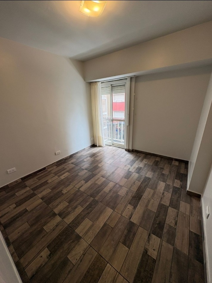 Departamento 2 ambientes totalmente reciclado con balcon a la calle 