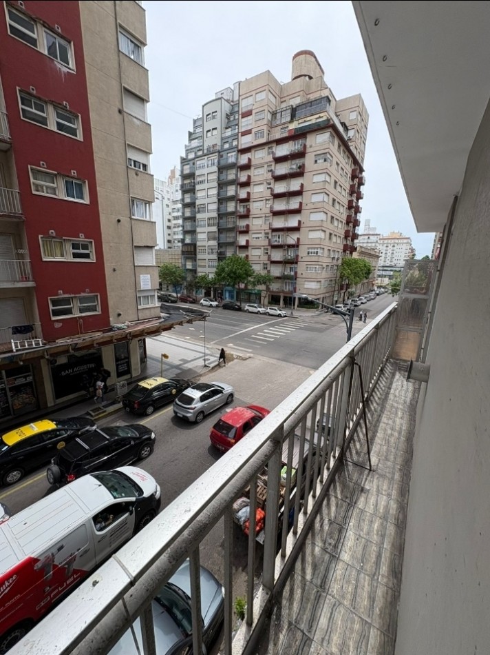 Departamento 2 ambientes totalmente reciclado con balcon a la calle 