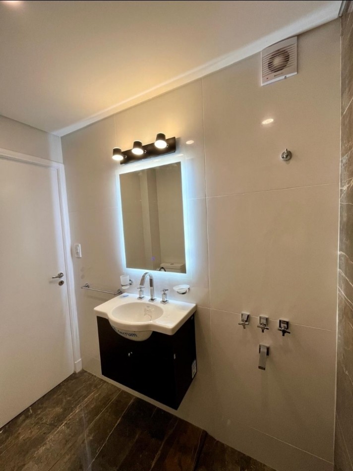 3 ambientes con dependencia de servicio y balcon 