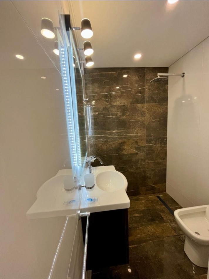 3 ambientes con dependencia de servicio y balcon 