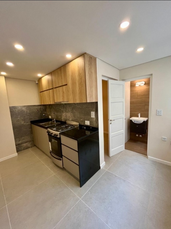 3 ambientes con dependencia de servicio y balcon 