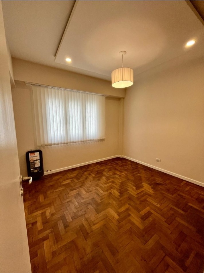 3 ambientes con dependencia de servicio y balcon 