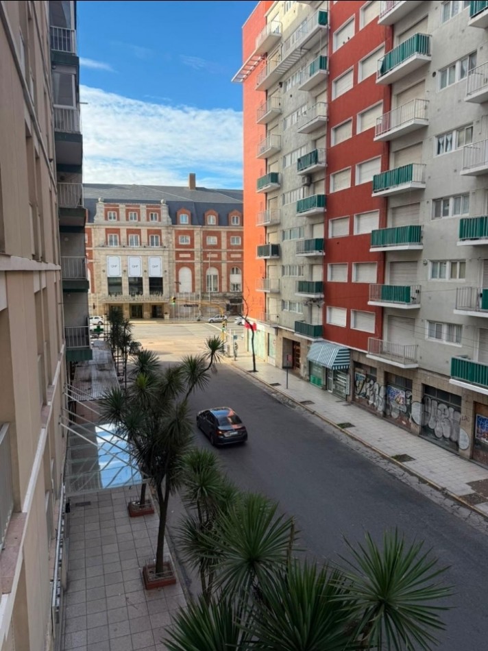 2 ambientes con dependencia y balcon a la calle 