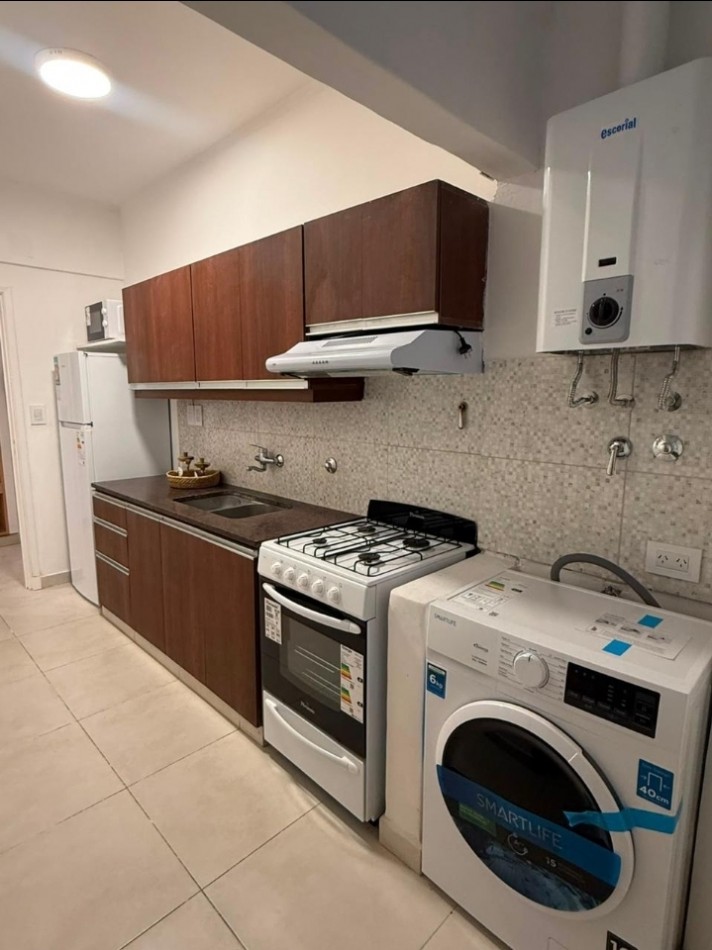 2 ambientes con dependencia y balcon a la calle 