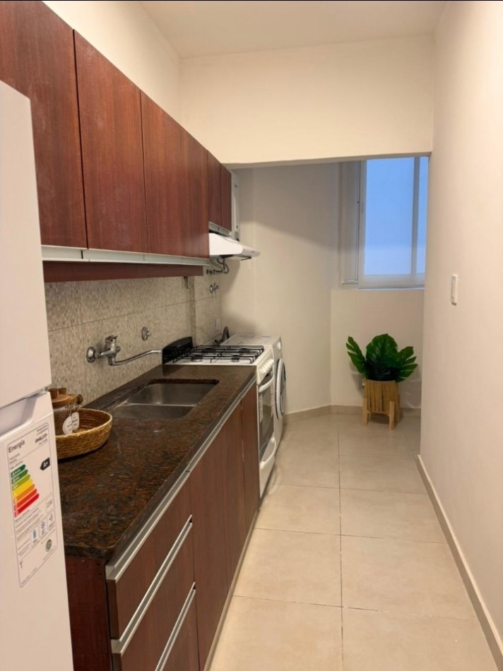 2 ambientes con dependencia y balcon a la calle 