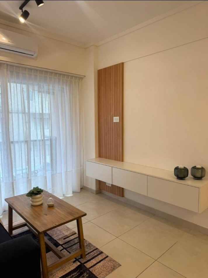 2 ambientes con dependencia y balcon a la calle 