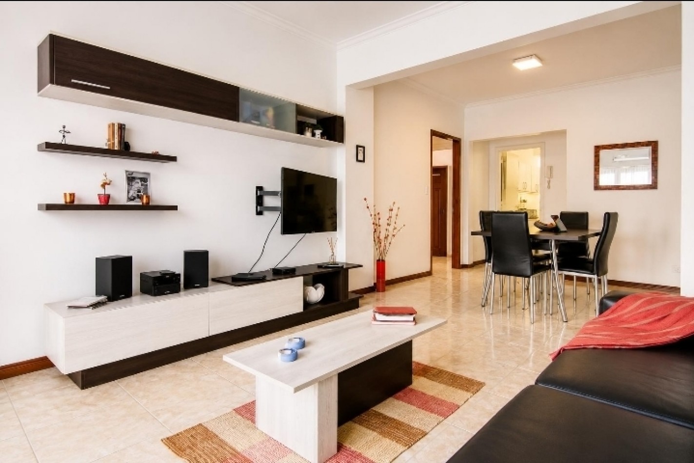 Departamento de 3 ambientes con dependencia y balcon a la calle 