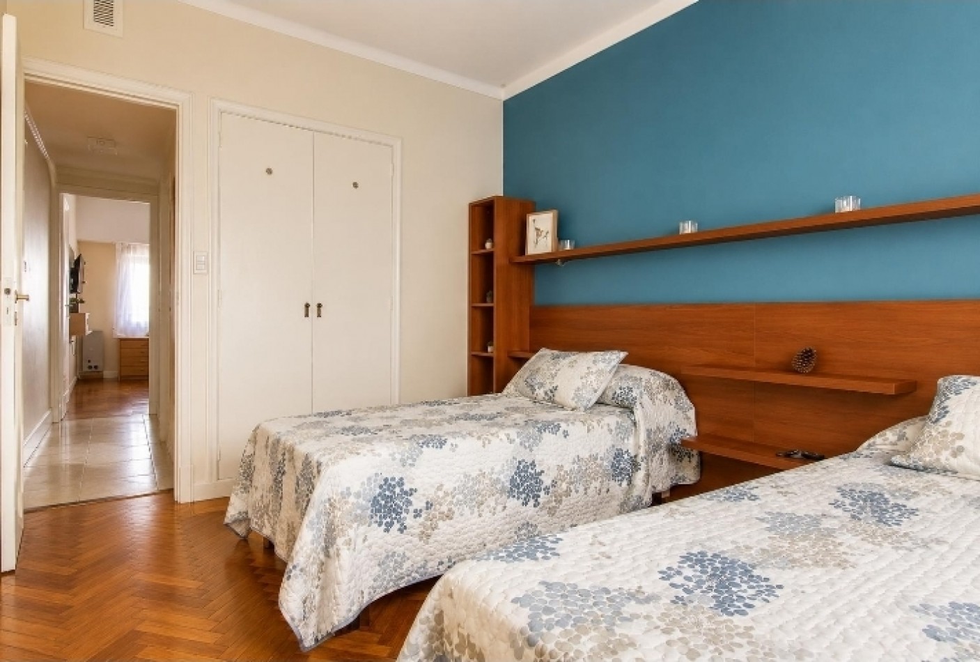 Departamento de 3 ambientes con dependencia y balcon a la calle 