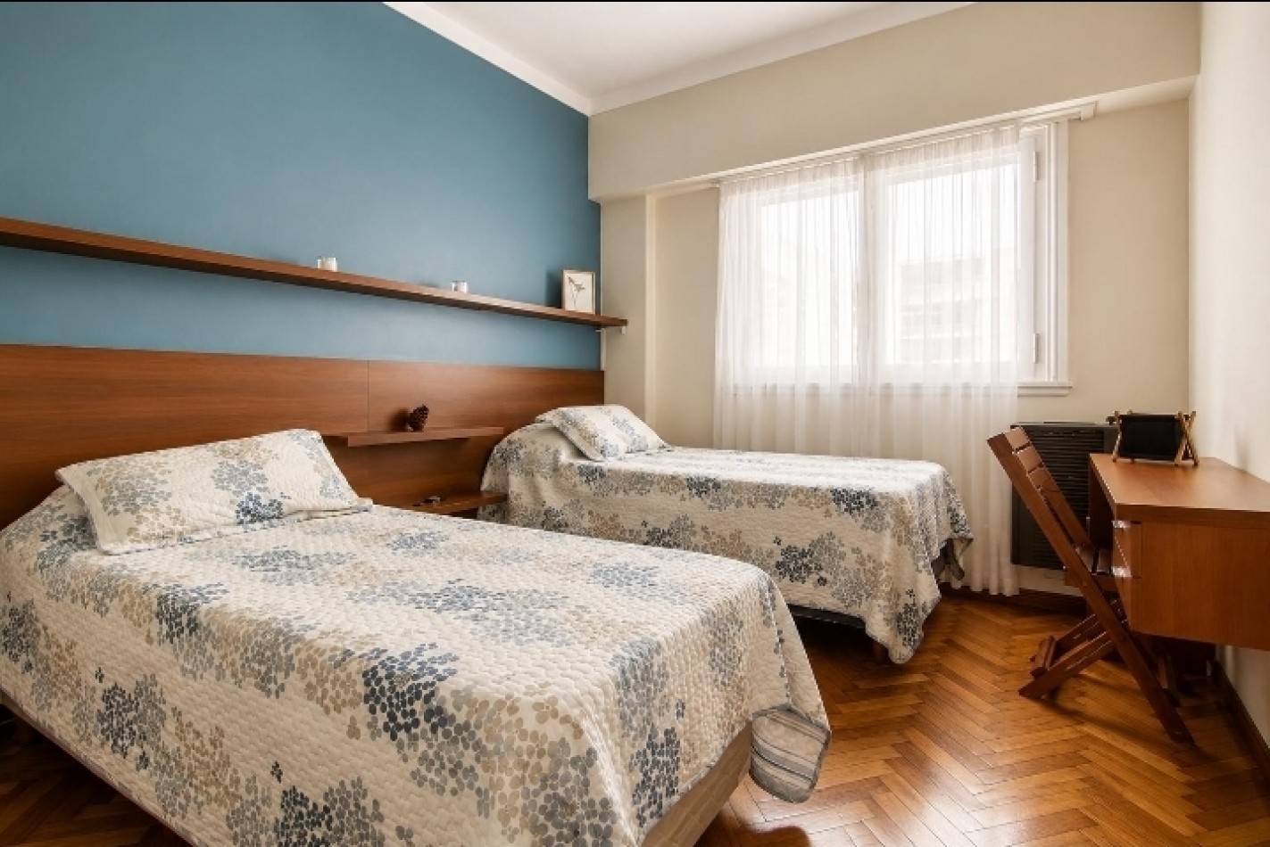 Departamento de 3 ambientes con dependencia y balcon a la calle 