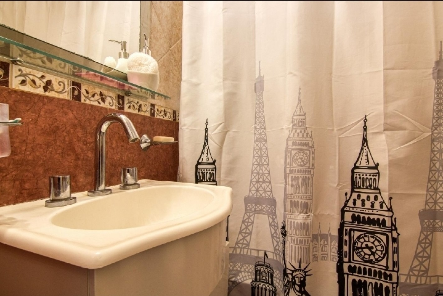 Departamento de 3 ambientes con dependencia y balcon a la calle 