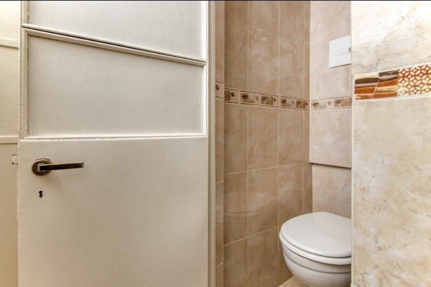 Departamento de 3 ambientes con dependencia y balcon a la calle 