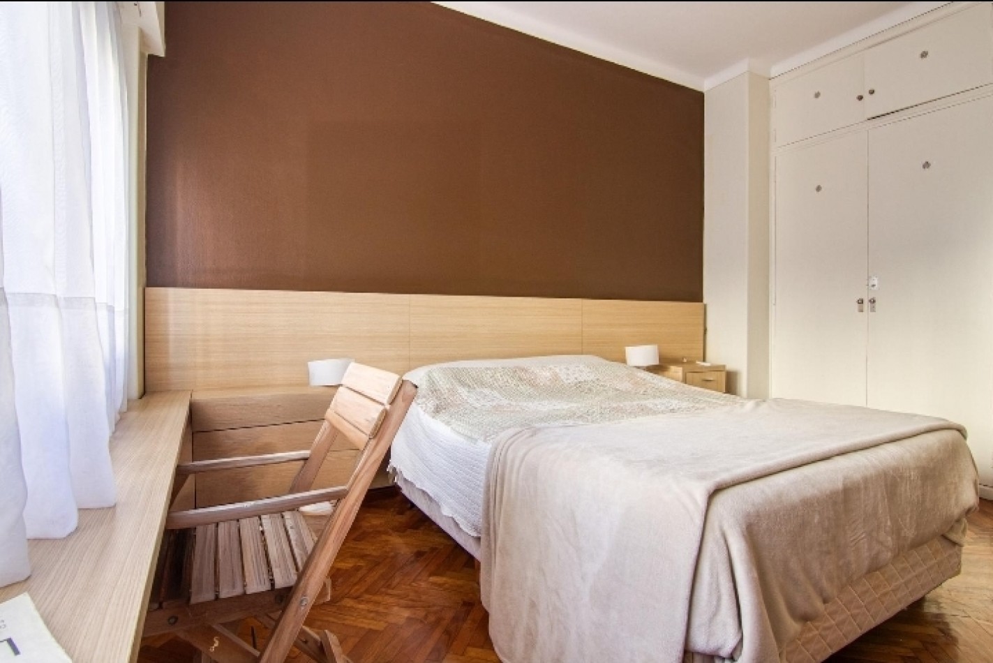 Departamento de 3 ambientes con dependencia y balcon a la calle 