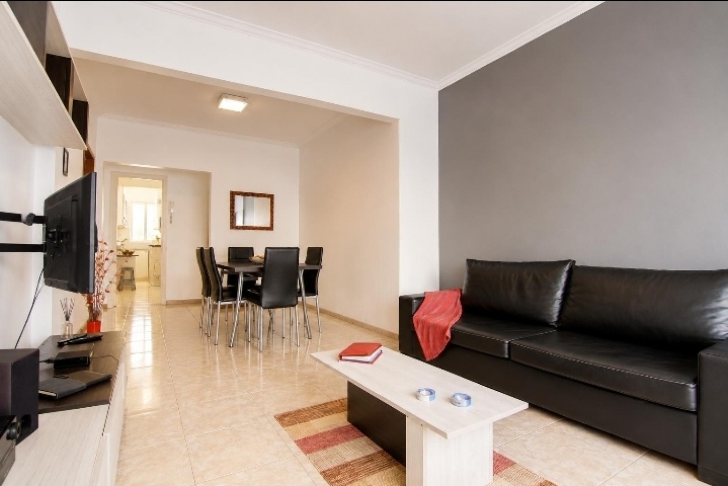 Departamento de 3 ambientes con dependencia y balcon a la calle 