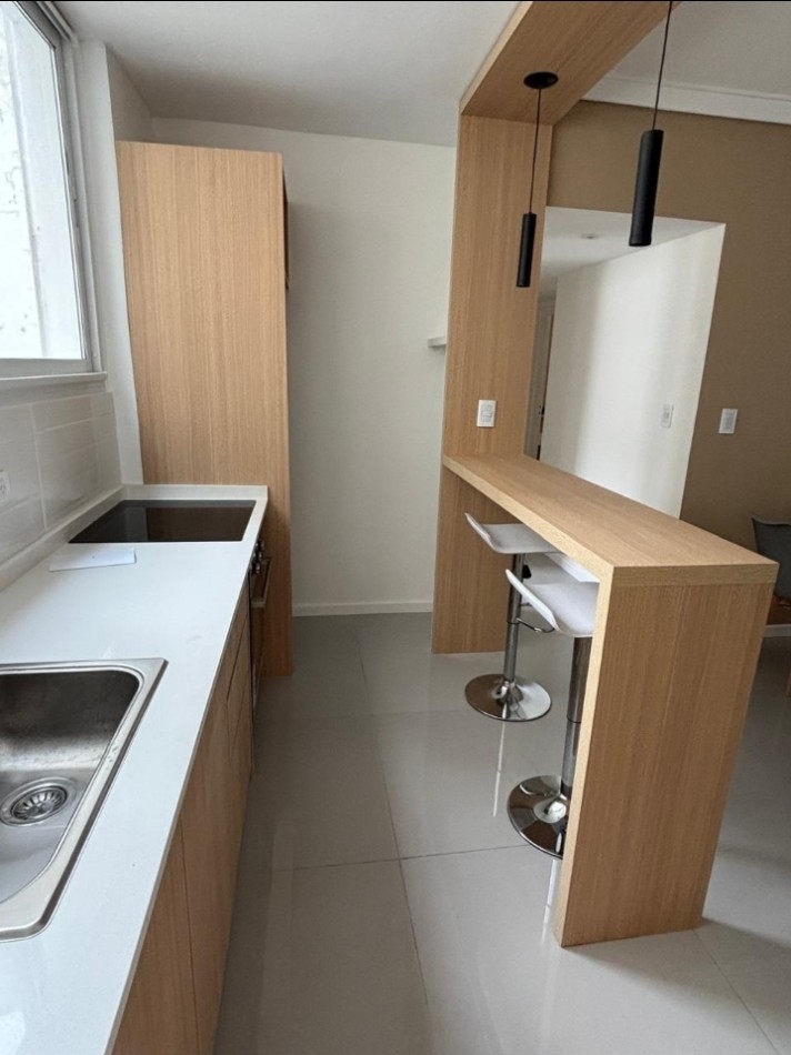 Departamento 3 ambientes con dependencia, balcon saliente 