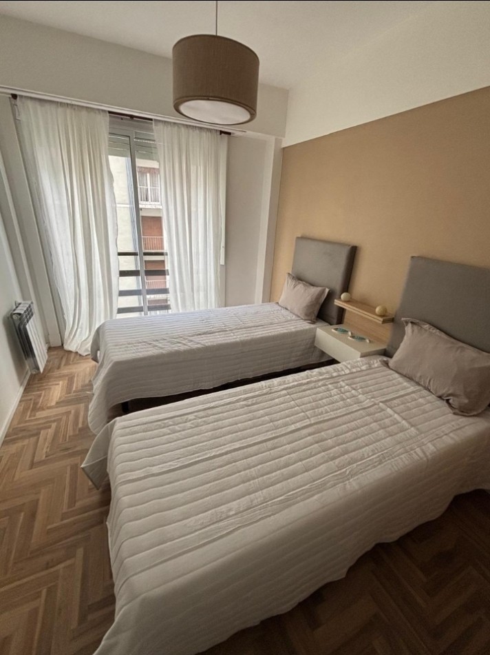 Departamento 3 ambientes con dependencia, balcon saliente 