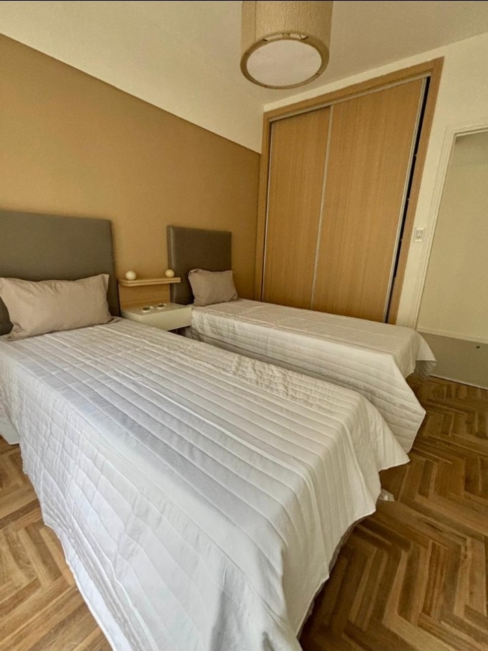 Departamento 3 ambientes con dependencia, balcon saliente 