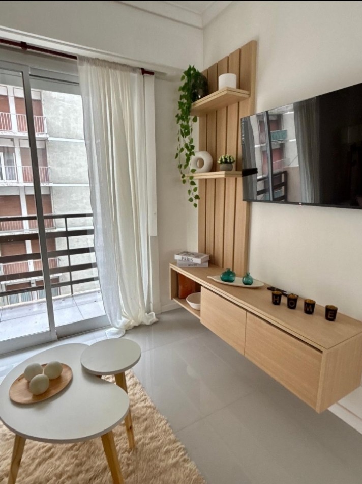 Departamento 3 ambientes con dependencia, balcon saliente 