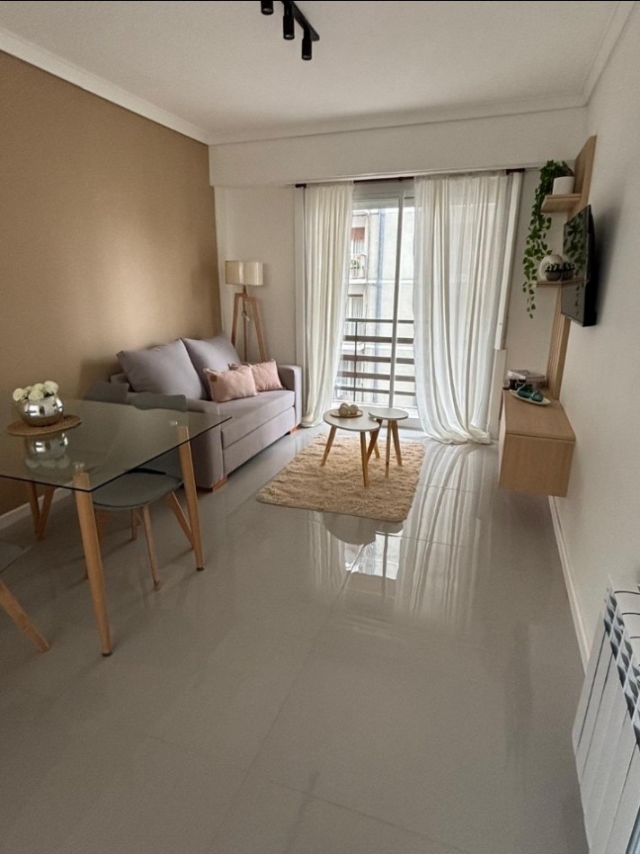 Departamento 3 ambientes con dependencia, balcon saliente 
