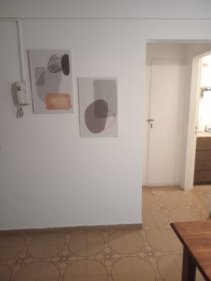Departamento a la calle con balcon.