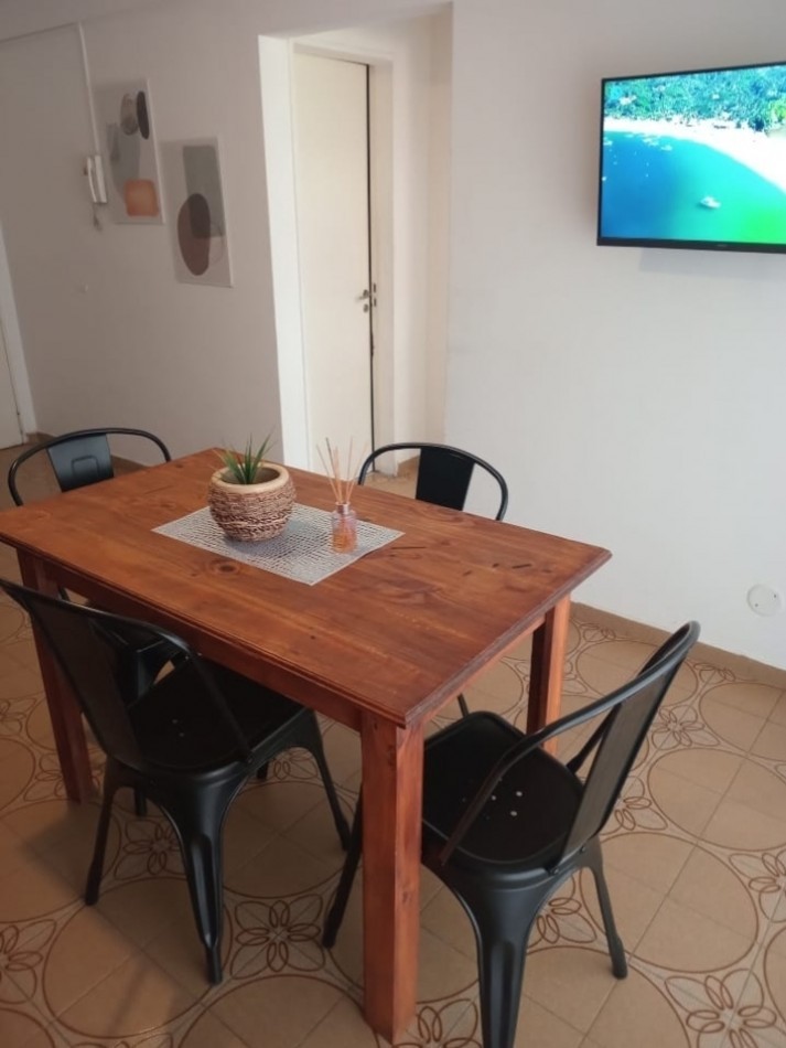 Departamento a la calle con balcon.