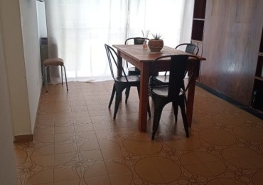 Departamento a la calle con balcon y cochera 