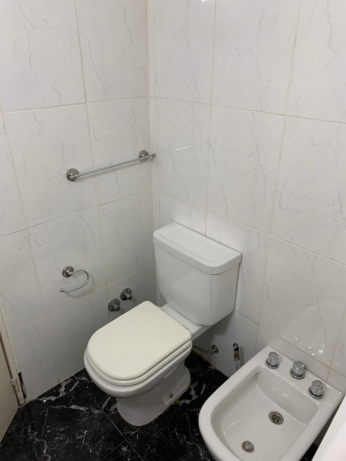 DEPARTAMENTO 4 AMBIENTES CON PATIO EN LA PERLA, A 3 CUADRAS DE LA PLAYA Y A UNA DE PLAZA ESPAÑA